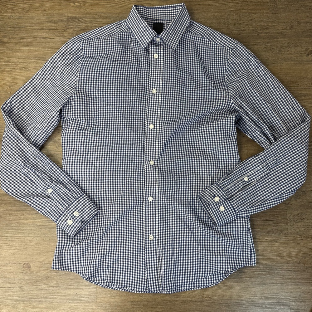 H&M Men’s Navy and White Checkered Button Down Shirt, size Medium